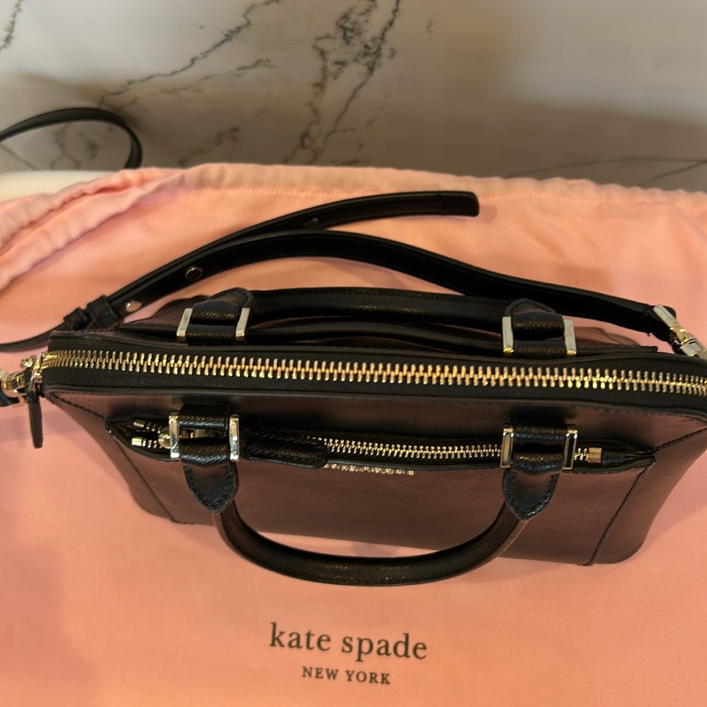 Set of 2 Kate spade purses. Medium size is 10” x 8”. 3 pockets.Small is  7”x 5” - Picture 8 of 10